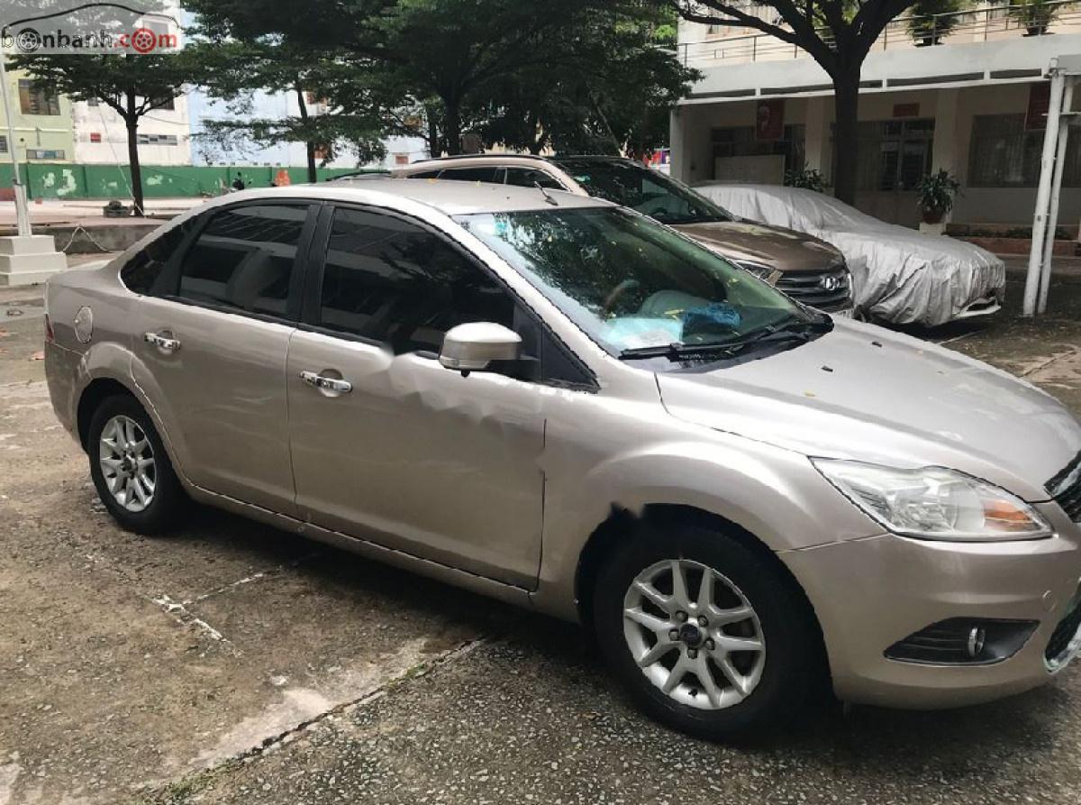 Ford Focus 1.8 MT 2009 - Bán ô tô Ford Focus 1.8 MT đời 2009, màu bạc  