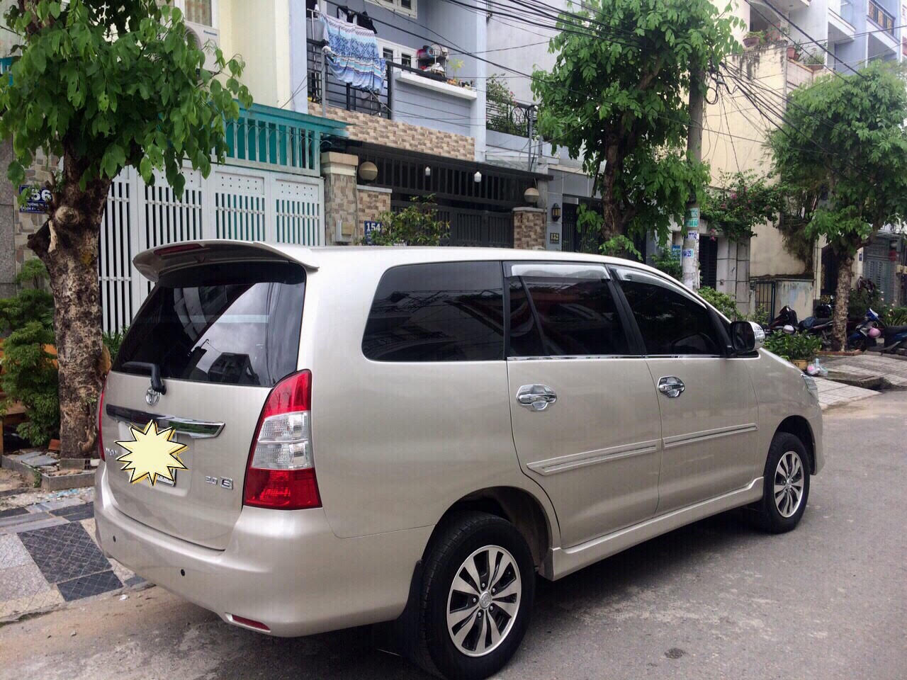 Toyota Innova 2.0 E 2012 - Cần bán gấp Toyota Innova 2012, xe gia đình sử dụng còn zin