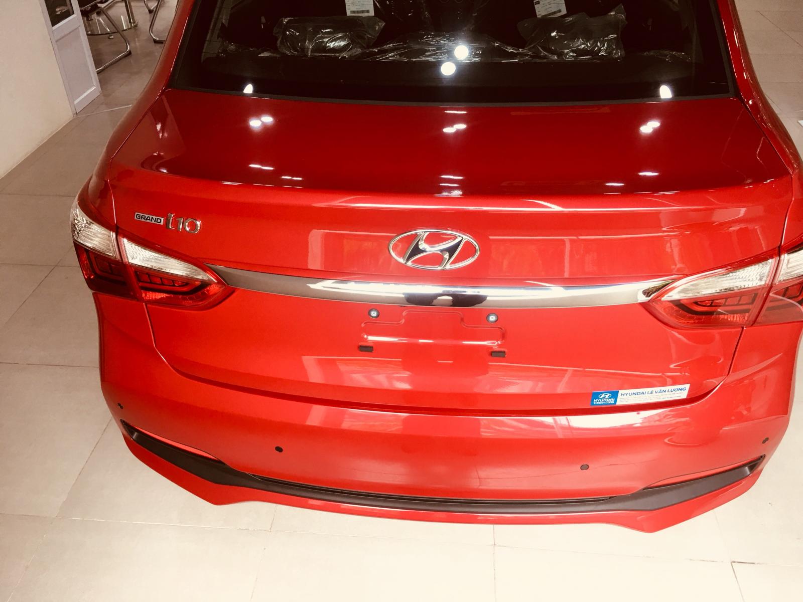 Hyundai Grand i10 1.2 AT   2019 - Bán Hyundai 1.2 AT sedan 2019, màu đỏ sẵn xe giao ngay, hỗ trợ trả góp lên đến 80%, chỉ 100tr nhận xe