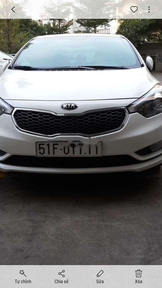 Kia K3 2016 - Bán Kia K3 đời 2016, màu trắng xe gia đình, 600tr