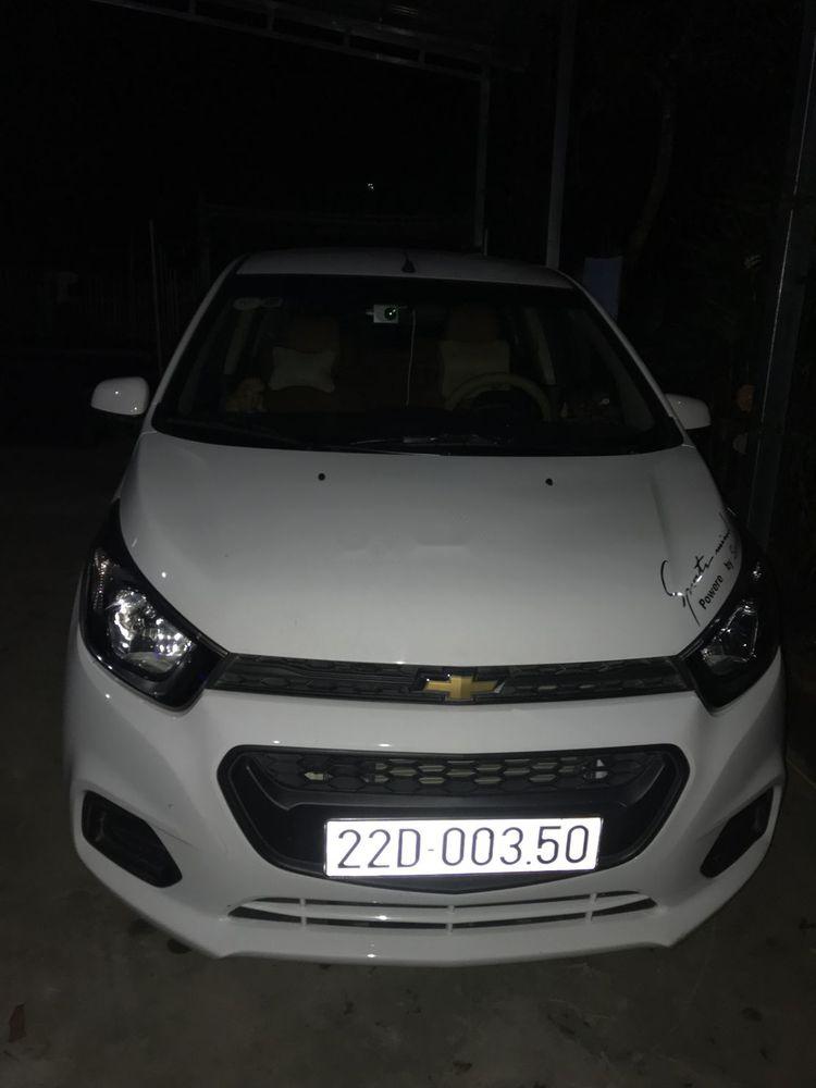 Chevrolet Spark 2018 - Bán Chevrolet Spark năm sản xuất 2018, màu trắng, xe nhập, 200tr