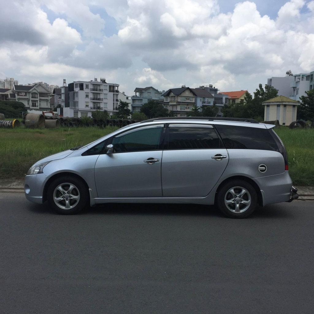 Mitsubishi Grandis 2006 - Gia đình cần bán Grandis 2006, số tự động, màu bạc