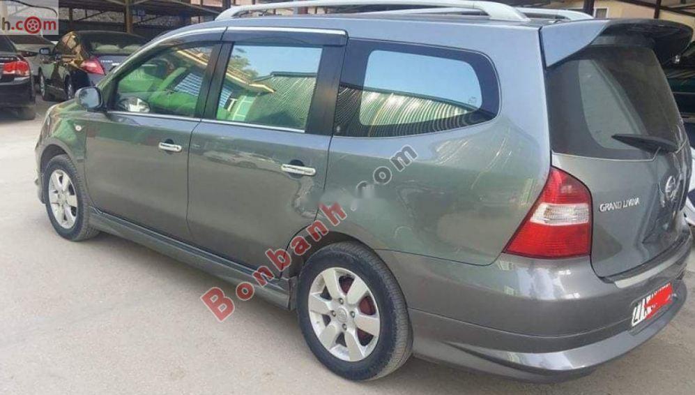 Nissan Grand livina   2010 - Bán Nissan Grand livina sản xuất 2010, màu xám, xe gia đình 