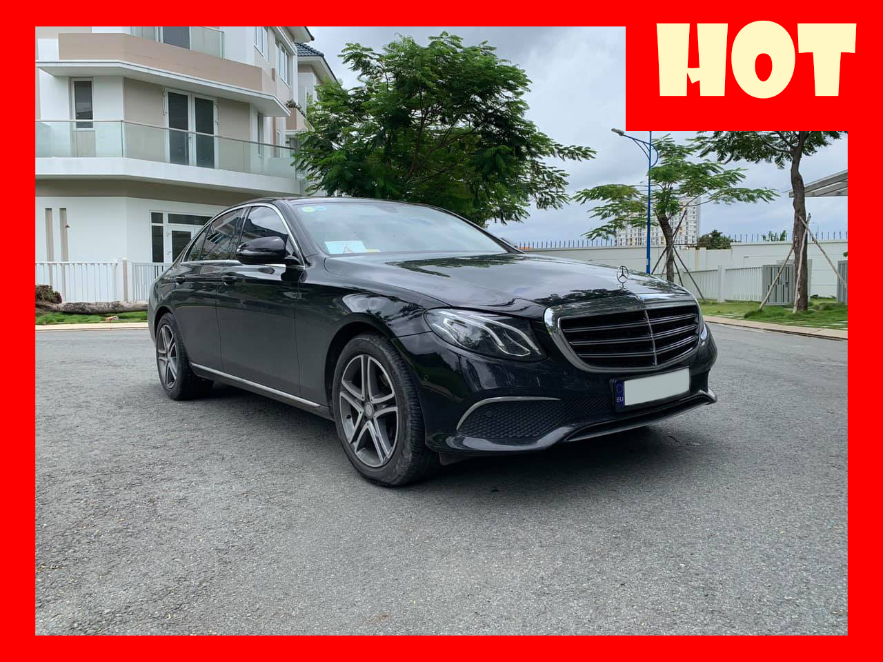 Mercedes-Benz E class E200 2017 - Bán xe Mercedes E200 màu đen, nội thất nâu model 2017. Trả trước 600 triệu nhận xe ngay