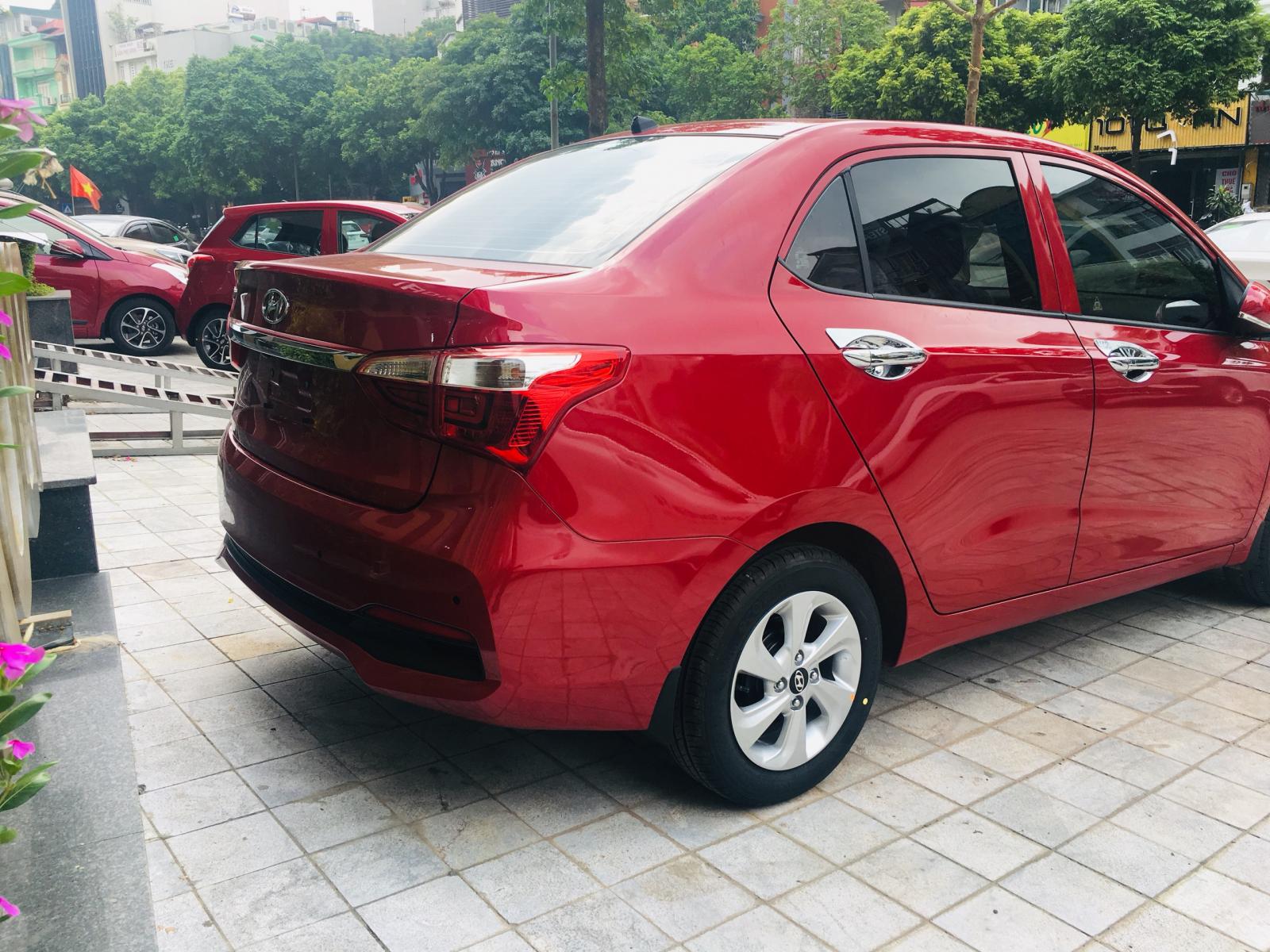 Hyundai Grand i10 1.2 AT   2019 - Bán Hyundai 1.2 AT sedan 2019, màu đỏ sẵn xe giao ngay, hỗ trợ trả góp lên đến 80%, chỉ 100tr nhận xe