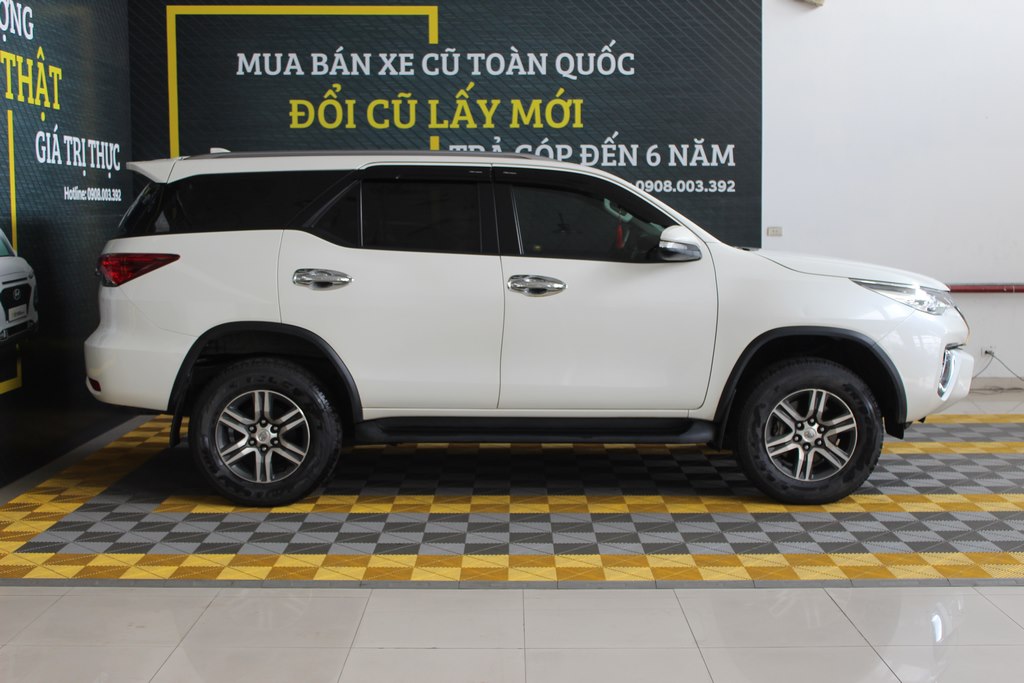 Toyota Fortuner 2017 - Cần bán Toyota Fortuner V 2.7AT sản xuất 2017, màu trắng, nhập khẩu