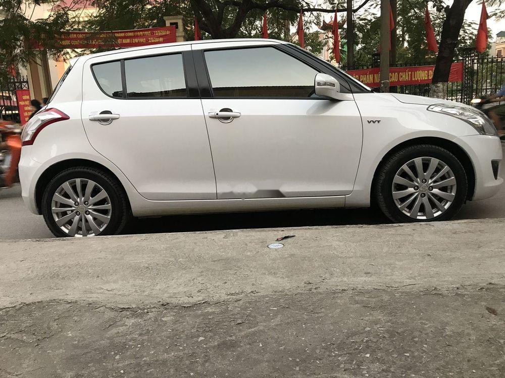 Suzuki Swift 2015 - Bán Suzuki Swift sản xuất 2015, màu trắng chính chủ, 435 triệu