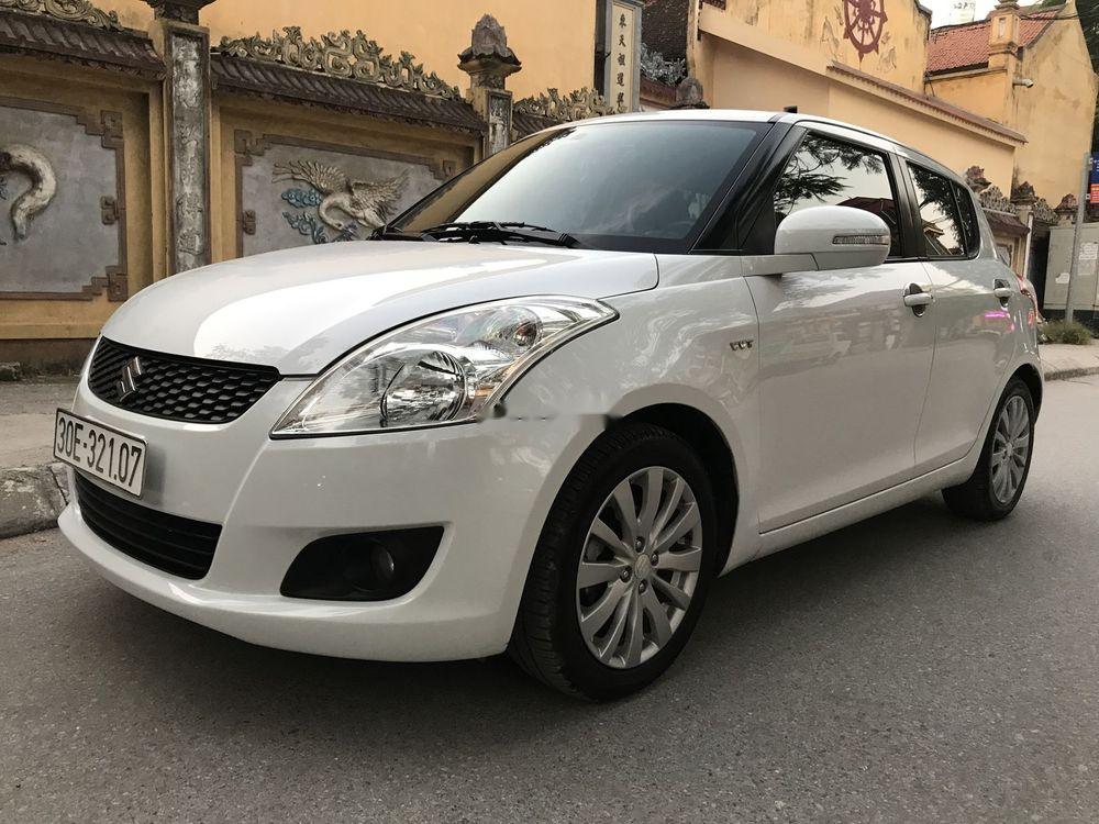 Suzuki Swift 2015 - Bán Suzuki Swift sản xuất 2015, màu trắng chính chủ, 435 triệu