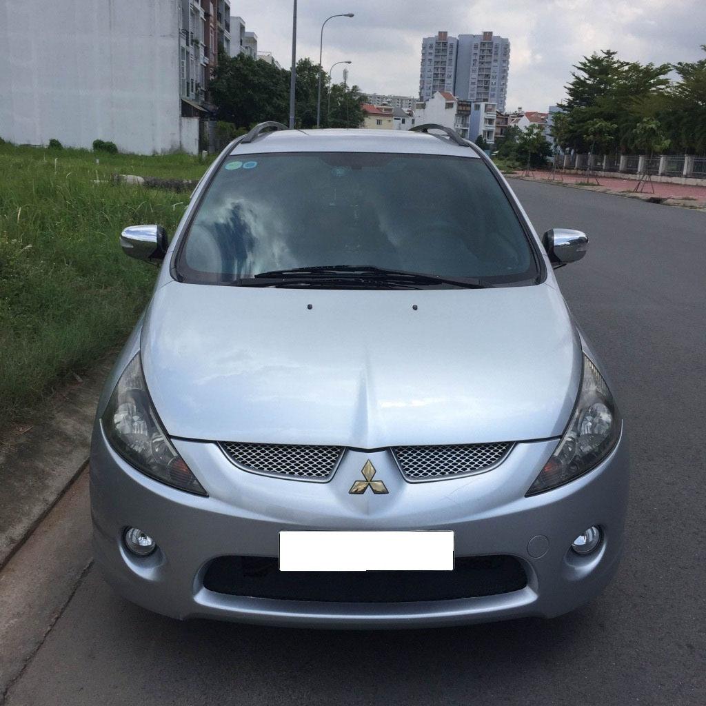 Mitsubishi Grandis 2006 - Gia đình cần bán Grandis 2006, số tự động, màu bạc