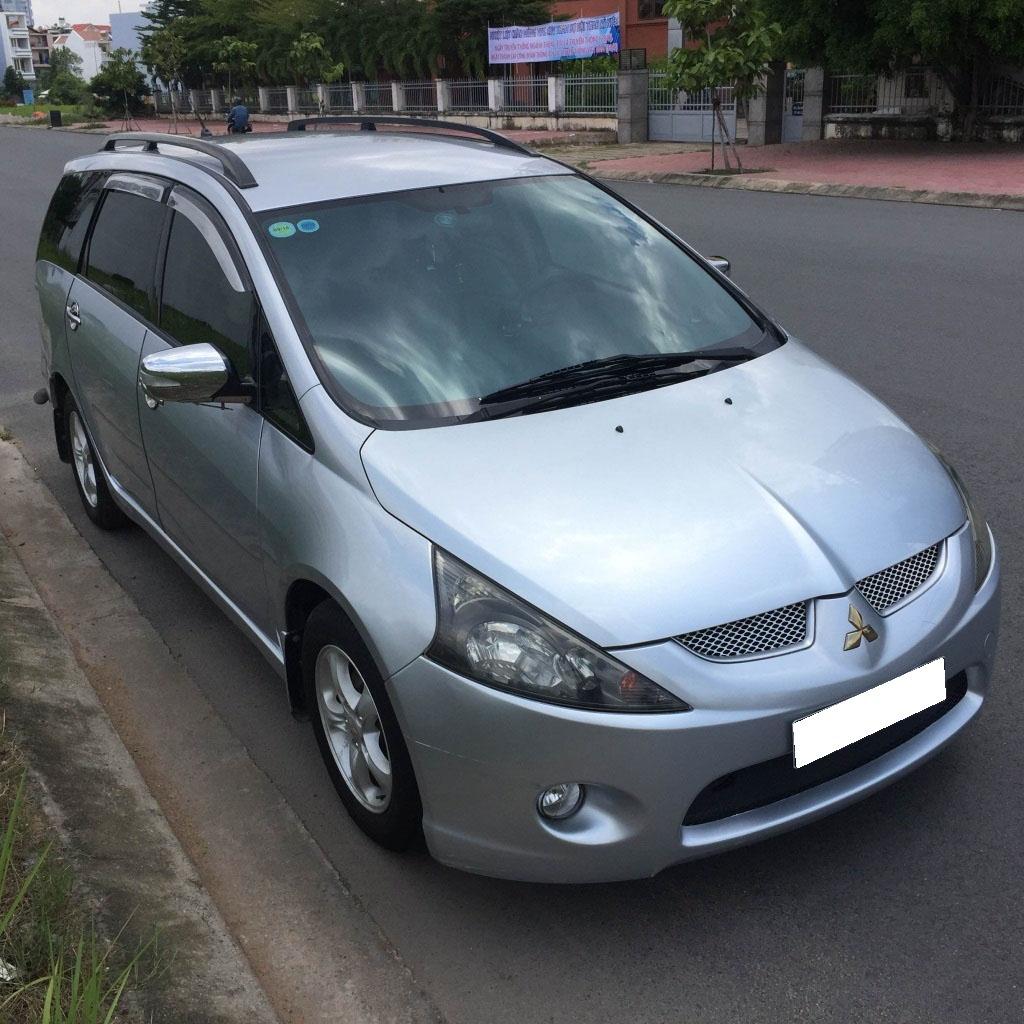 Mitsubishi Grandis 2006 - Gia đình cần bán Grandis 2006, số tự động, màu bạc