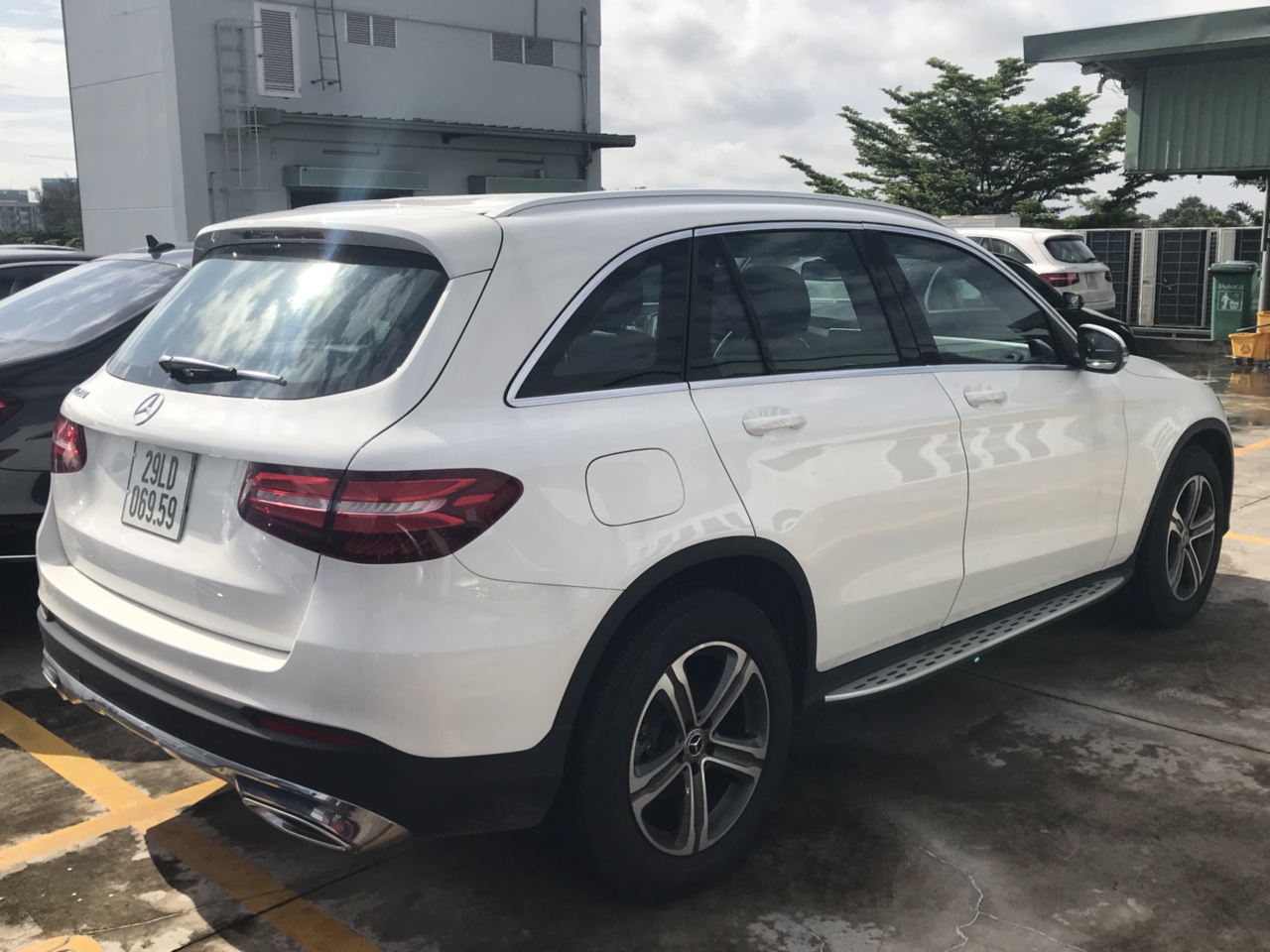 Mercedes-Benz GLC-Class 2018 - Cần bán Mercedes GLC200 2019 chạy 30km, miễn thuế 10%, giá cực tốt, nhận xe ngay