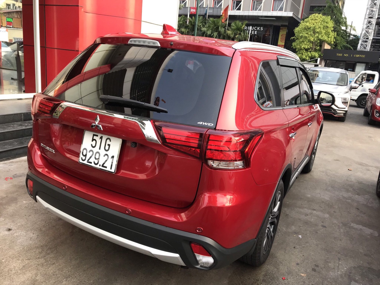 Mitsubishi Outlander 2019 - Cần bán Mitsubishi Outlander đăng ký lần đầu 2019, màu đen, xe nhập, giá 807 triệu đồng