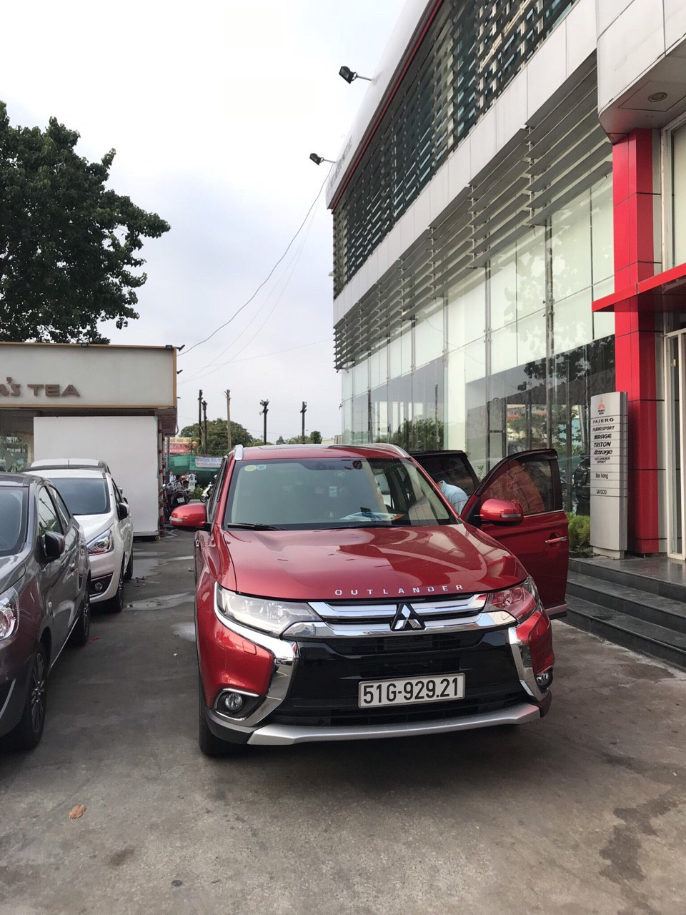 Mitsubishi Outlander 2019 - Cần bán Mitsubishi Outlander đăng ký lần đầu 2019, màu đen, xe nhập, giá 807 triệu đồng