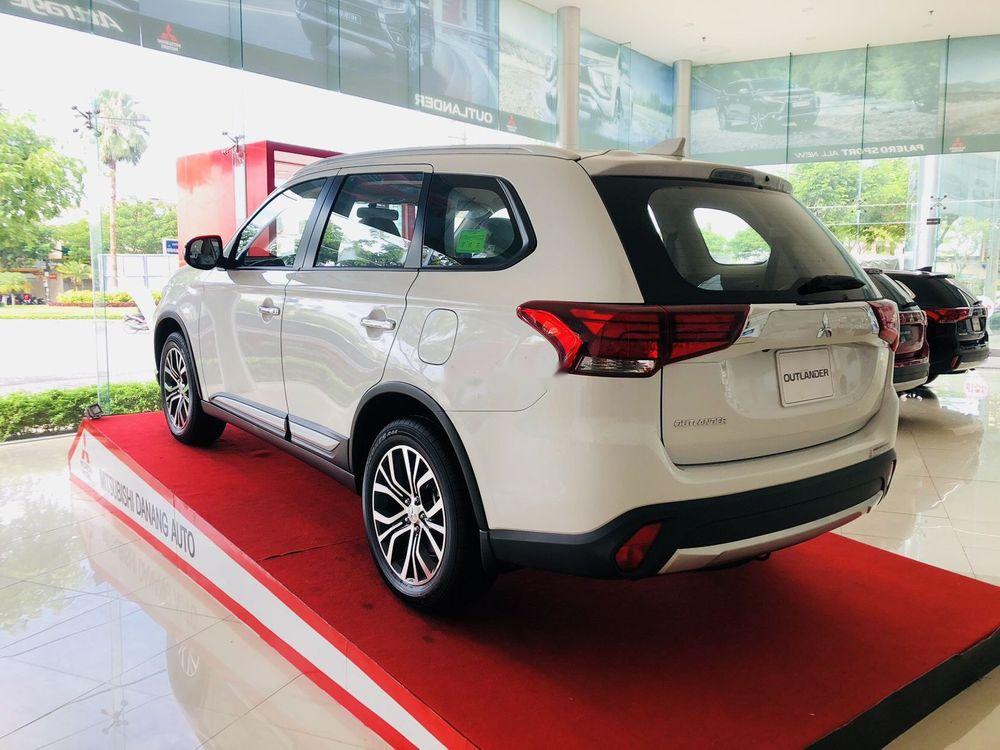 Mitsubishi Outlander 2019 - Bán Mitsubishi Outlander năm sản xuất 2019, khuyến mãi lớn