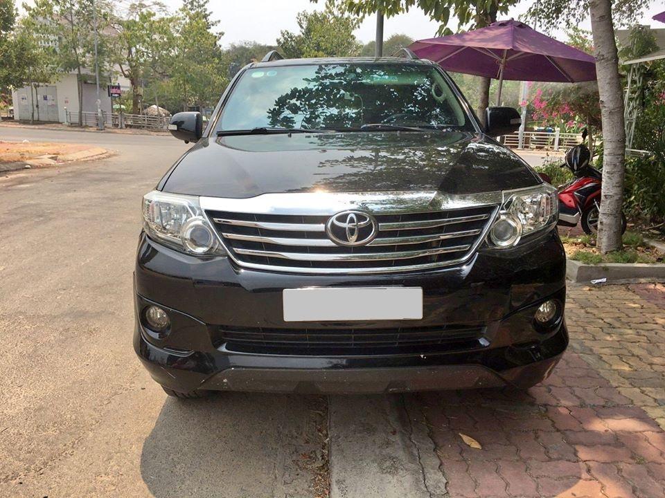 Toyota Fortuner 2013 - Cần bán xe Fortuner 2013, số tự động máy xăng, màu xám trì