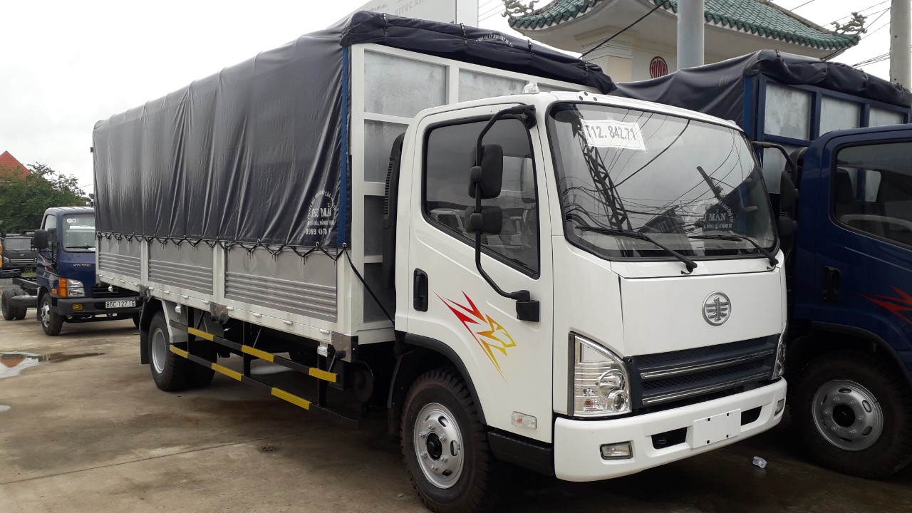Howo La Dalat 2017 - Bán xe tải 8 tấn, máy Hyundai D4DB ga cơ, thùng dài 6m