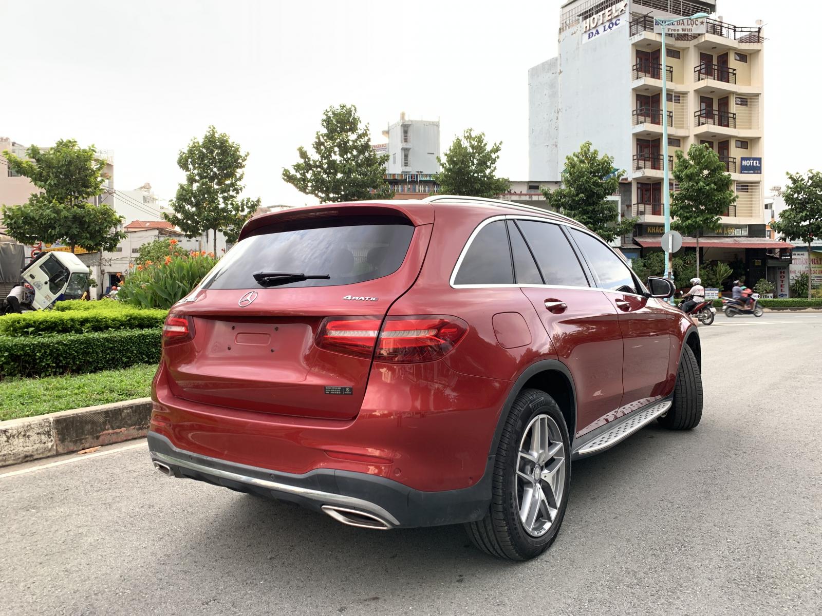 Mercedes-Benz GLC-Class 2017 - Merc GLC300 4Matic ĐK 2017, màu đỏ hàng full cao cấp đủ đồ chơi, camera cốp