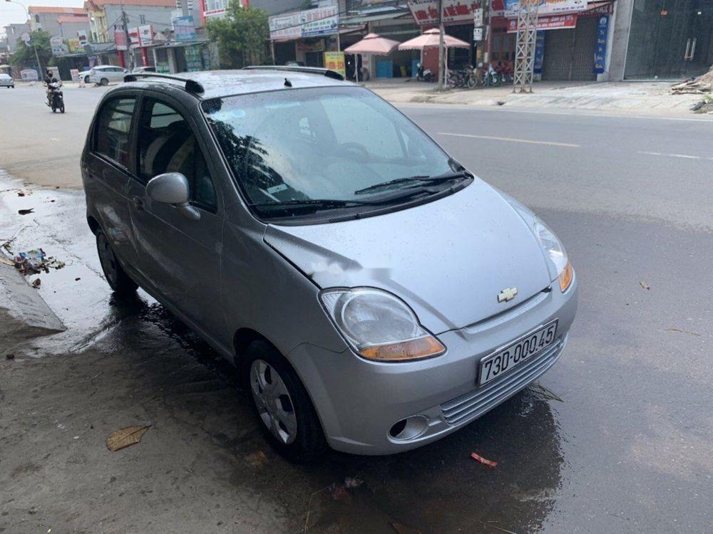 Chevrolet Spark 2014 - Cần bán gấp Chevrolet Spark sản xuất năm 2014, màu bạc