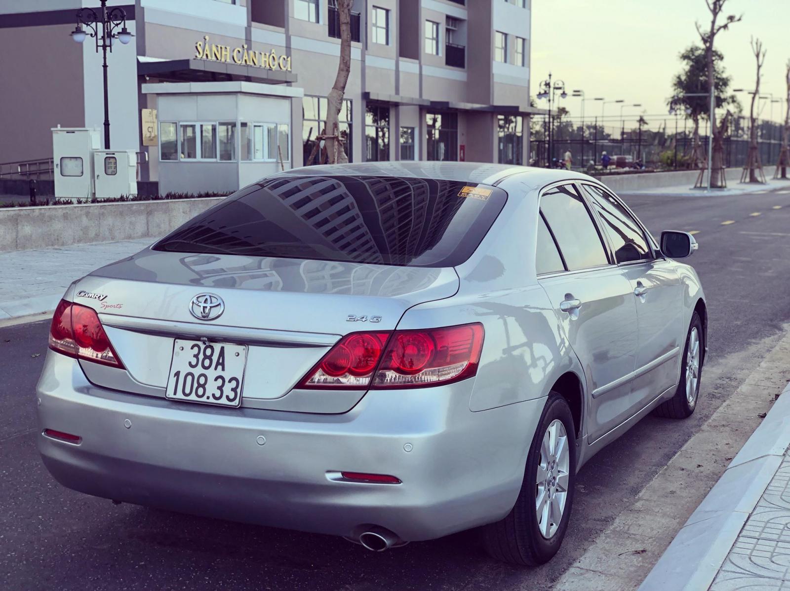 Toyota Camry 2.4G 2007 - Bán Toyota Camry 2.4G đời 2007, màu bạc như mới