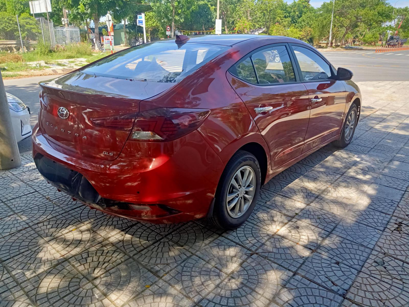 Hyundai Elantra 2019 - Bán ô tô Hyundai Elantra sản xuất 2019, màu đỏ, nhập khẩu nguyên chiếc, giảm 20 triệu