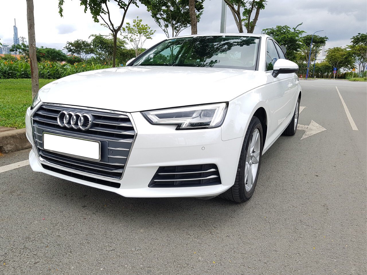 Audi A4 2018 - Bán Audi A4 2.0 TFSI đời 2018, màu trắng, bảo hành chính hãng đến 2021