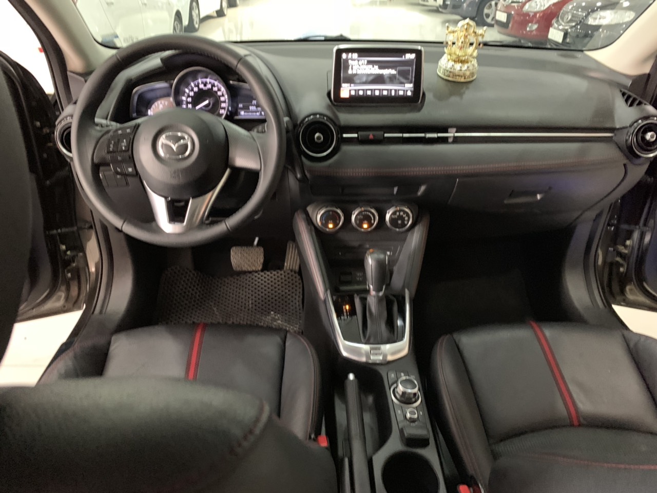 Mazda 2 2016 - Bán xe Mazda 2 1.5AT đời 2016, màu kem (be), 475tr