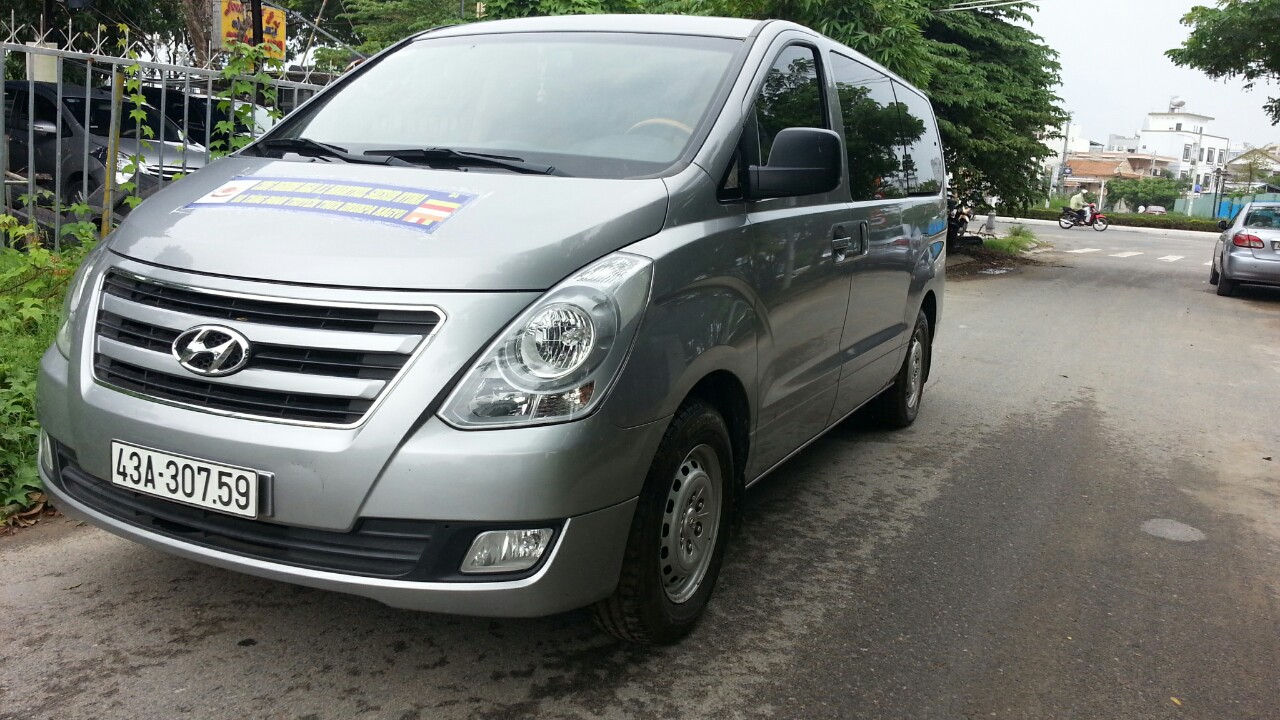 Hyundai Grand Starex 2.5 AT 2017 - Bán Hyundai Grand Starex 2.4 nhập khẩu, máy xăng 9 chỗ 2017, số tự động, giá 700 tr