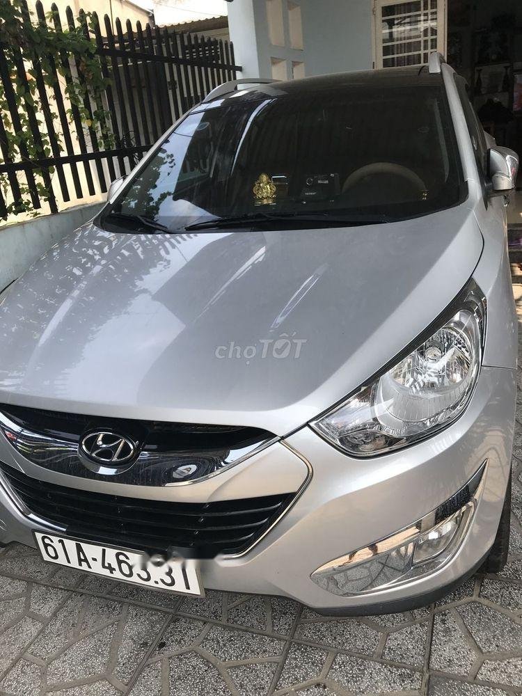 Hyundai Tucson AT 2011 - Bán xe Hyundai Tucson AT đời 2011, màu bạc, giá 520tr