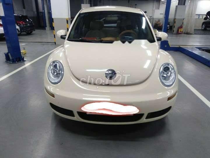 Volkswagen Beetle    2010 - Cần bán Volkswagen Beetle sản xuất năm 2010, màu trắng, nhập khẩu nguyên chiếc