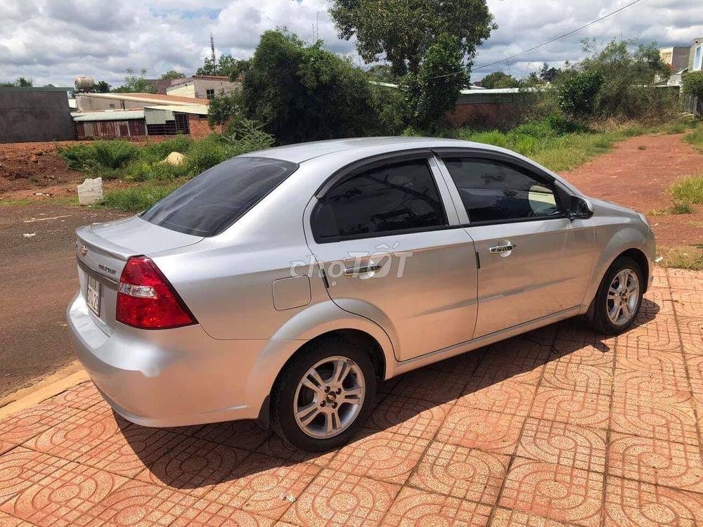 Chevrolet Aveo      2017 - Bán ô tô Chevrolet Aveo sản xuất năm 2017, màu bạc