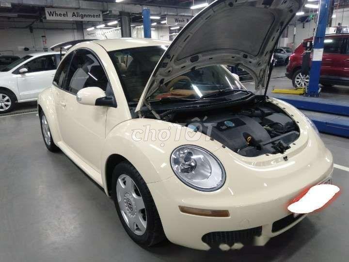 Volkswagen Beetle    2010 - Cần bán Volkswagen Beetle sản xuất năm 2010, màu trắng, nhập khẩu nguyên chiếc