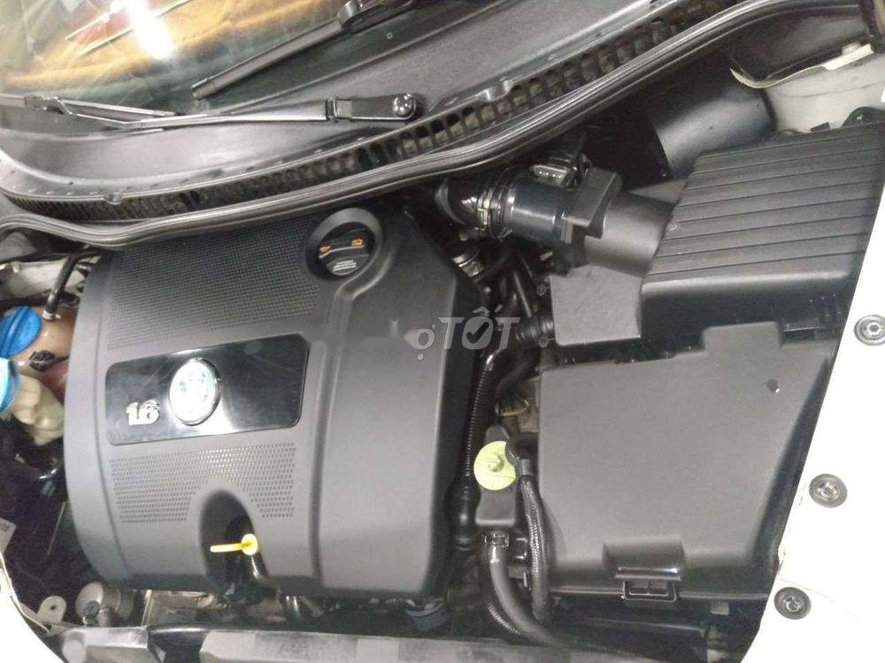 Volkswagen Beetle    2010 - Cần bán Volkswagen Beetle sản xuất năm 2010, màu trắng, nhập khẩu nguyên chiếc