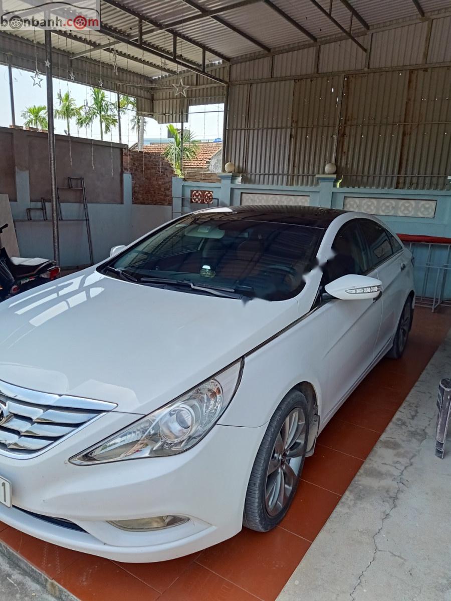 Hyundai Sonata 2011 - Gia đình bán Hyundai Sonata đời 2011, màu trắng, nhập khẩu