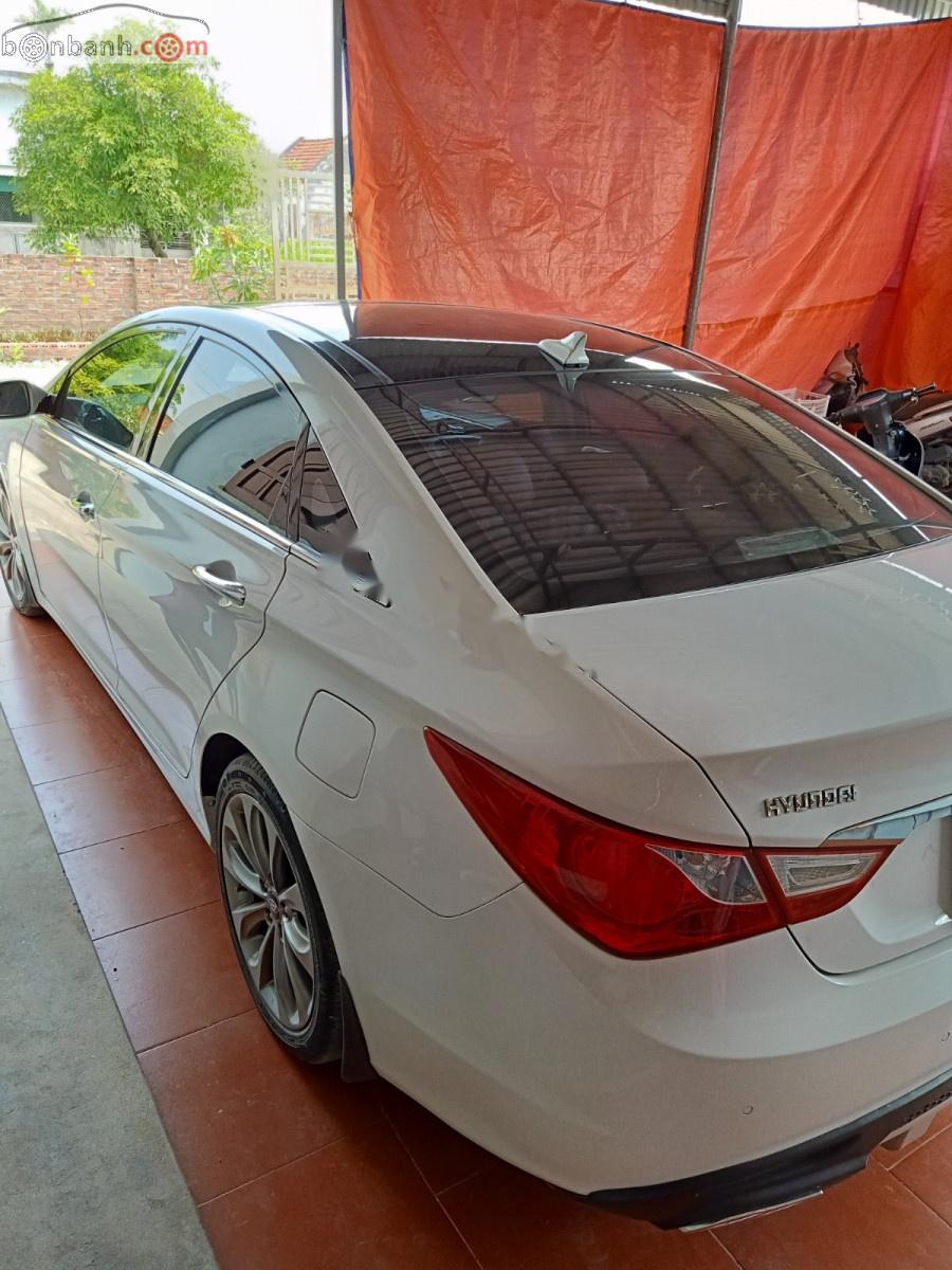 Hyundai Sonata 2011 - Gia đình bán Hyundai Sonata đời 2011, màu trắng, nhập khẩu