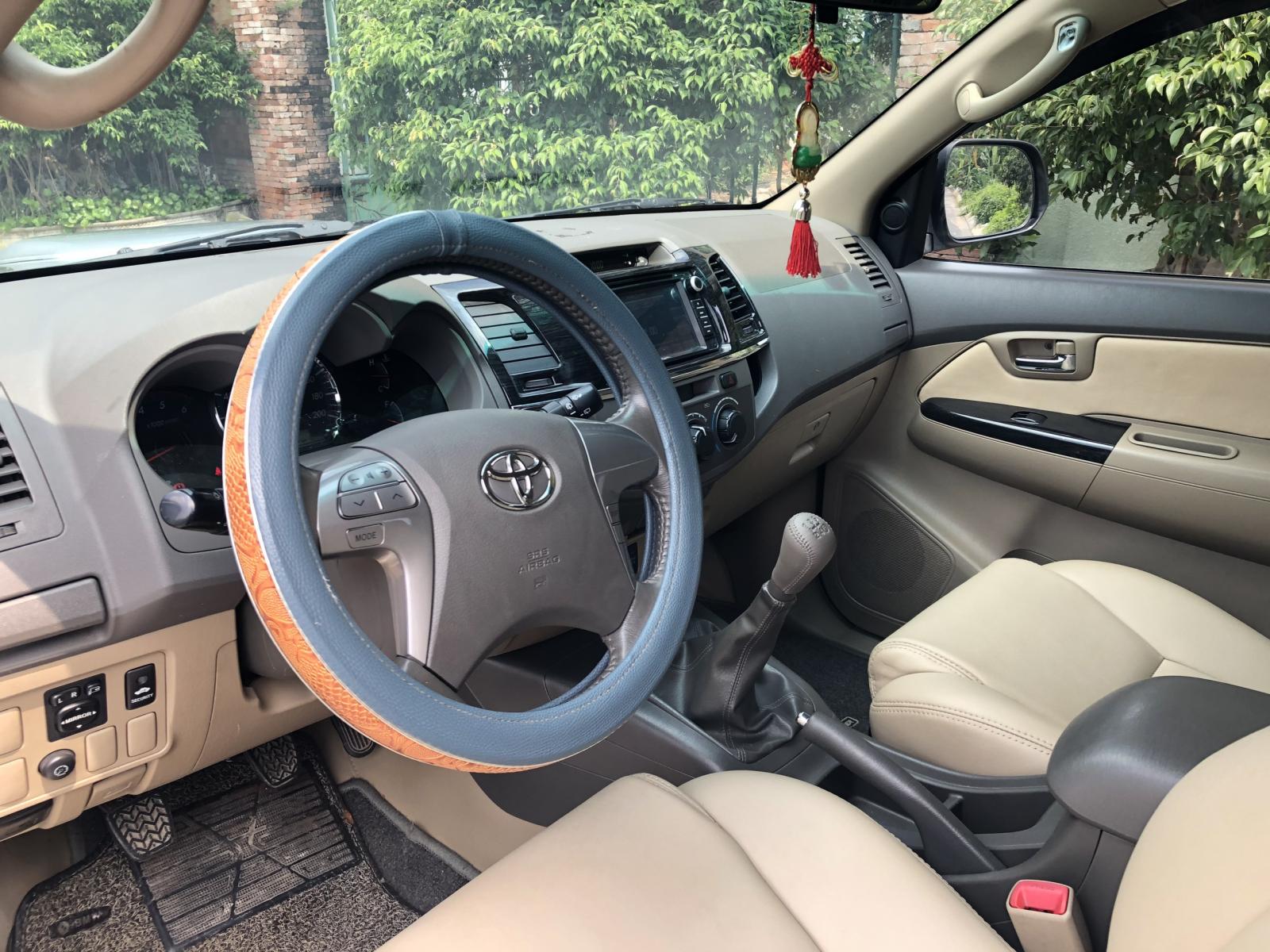 Toyota Fortuner 2.5G 2015 - Cần bán xe Toyota Fortuner 2.4G 2014 dk 2015 , màu bạc