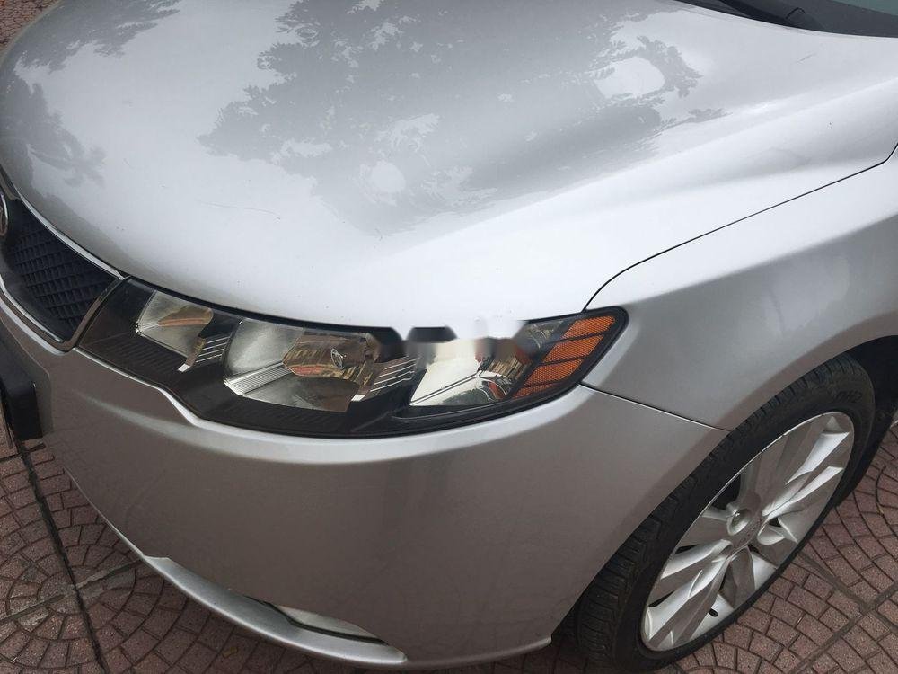 Kia Forte 2009 - Bán ô tô Kia Forte đời 2009, màu bạc, xe nhập chính chủ