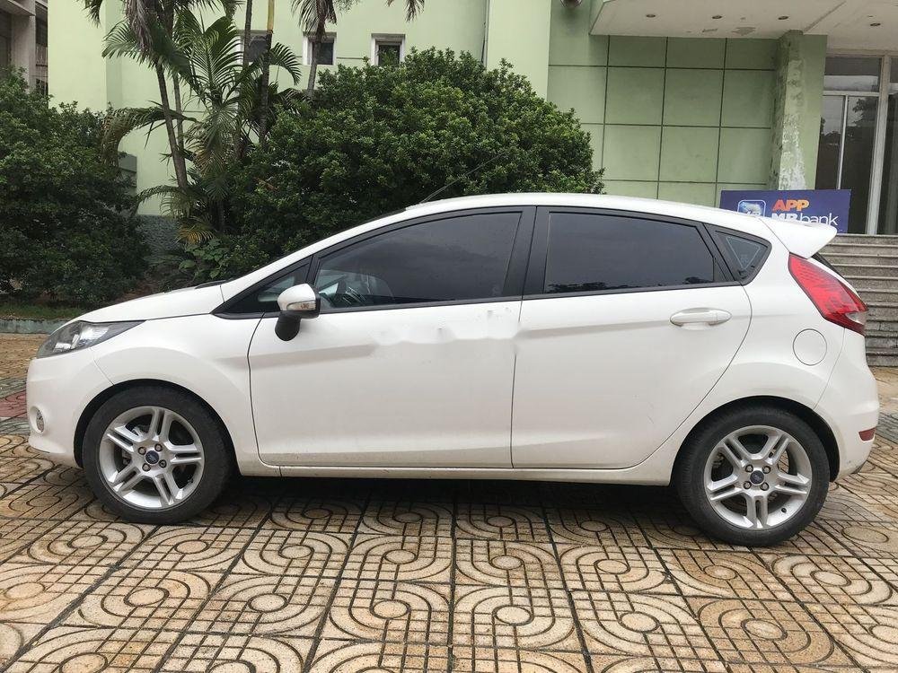 Ford Fiesta   2012 - Bán xe Ford Fiesta 2012, màu trắng số tự động, giá chỉ 323 triệu