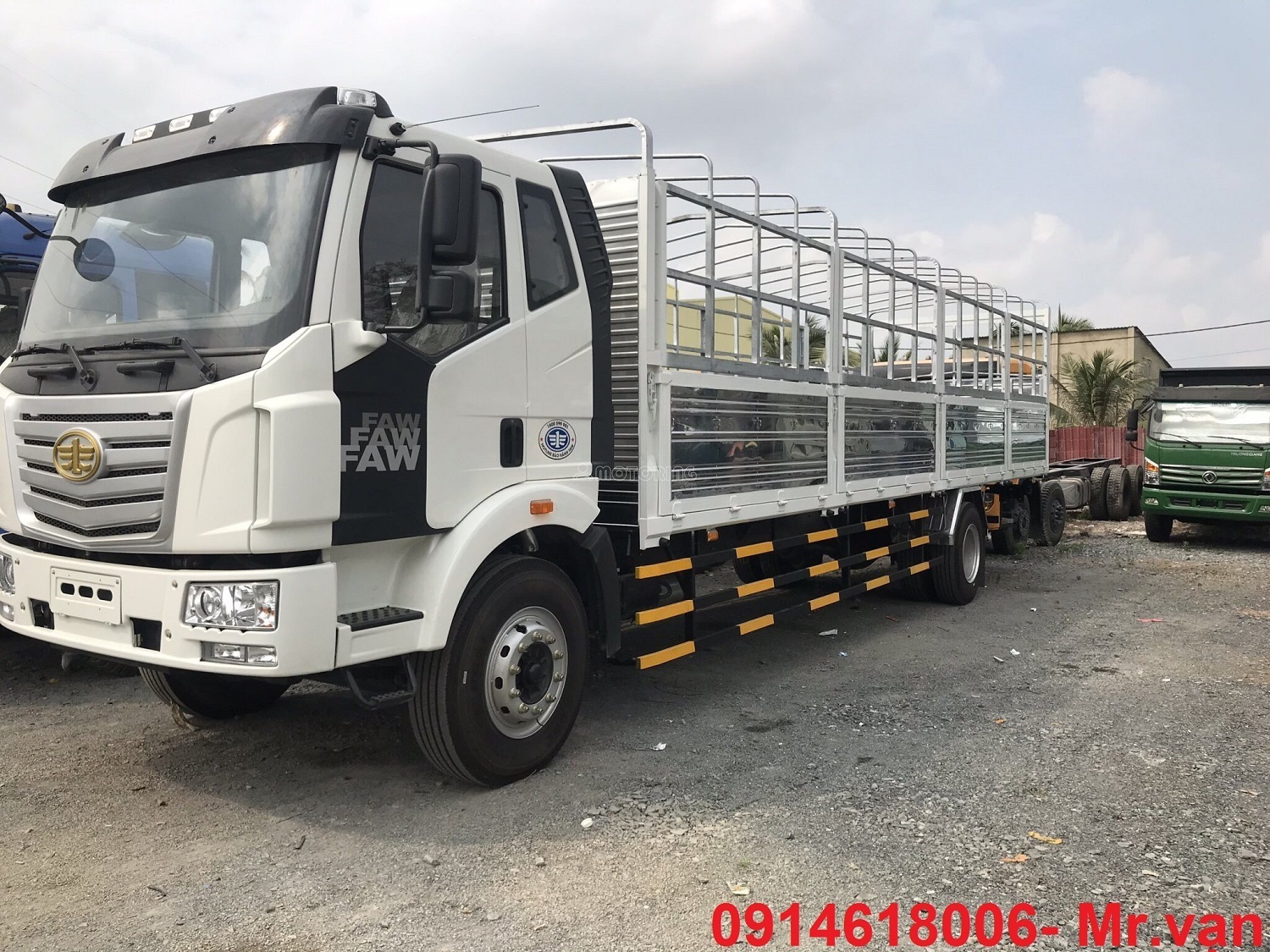 Howo La Dalat 2019 - Bán FAW xe tải thùng 9M7 8T năm 2019, màu trắng, xe nhập