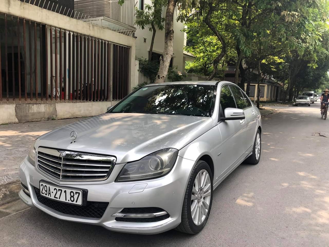 Mercedes-Benz C250 2011 - Cần bán xe Mercedes C250 đời 2011, màu bạc, giá tốt