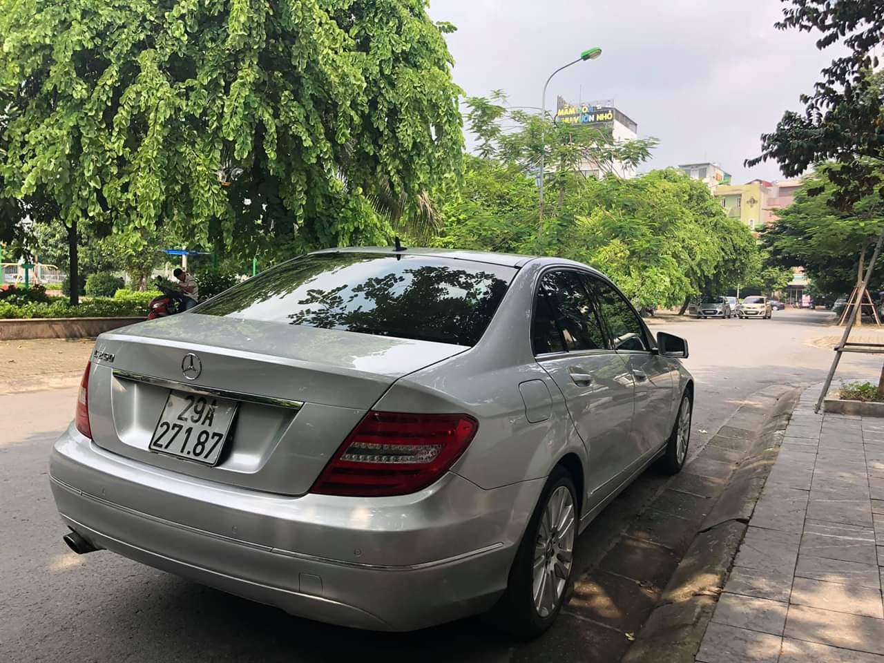 Mercedes-Benz C250 2011 - Cần bán xe Mercedes C250 đời 2011, màu bạc, giá tốt