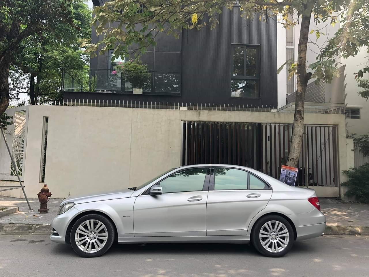 Mercedes-Benz C250 2011 - Cần bán xe Mercedes C250 đời 2011, màu bạc, giá tốt