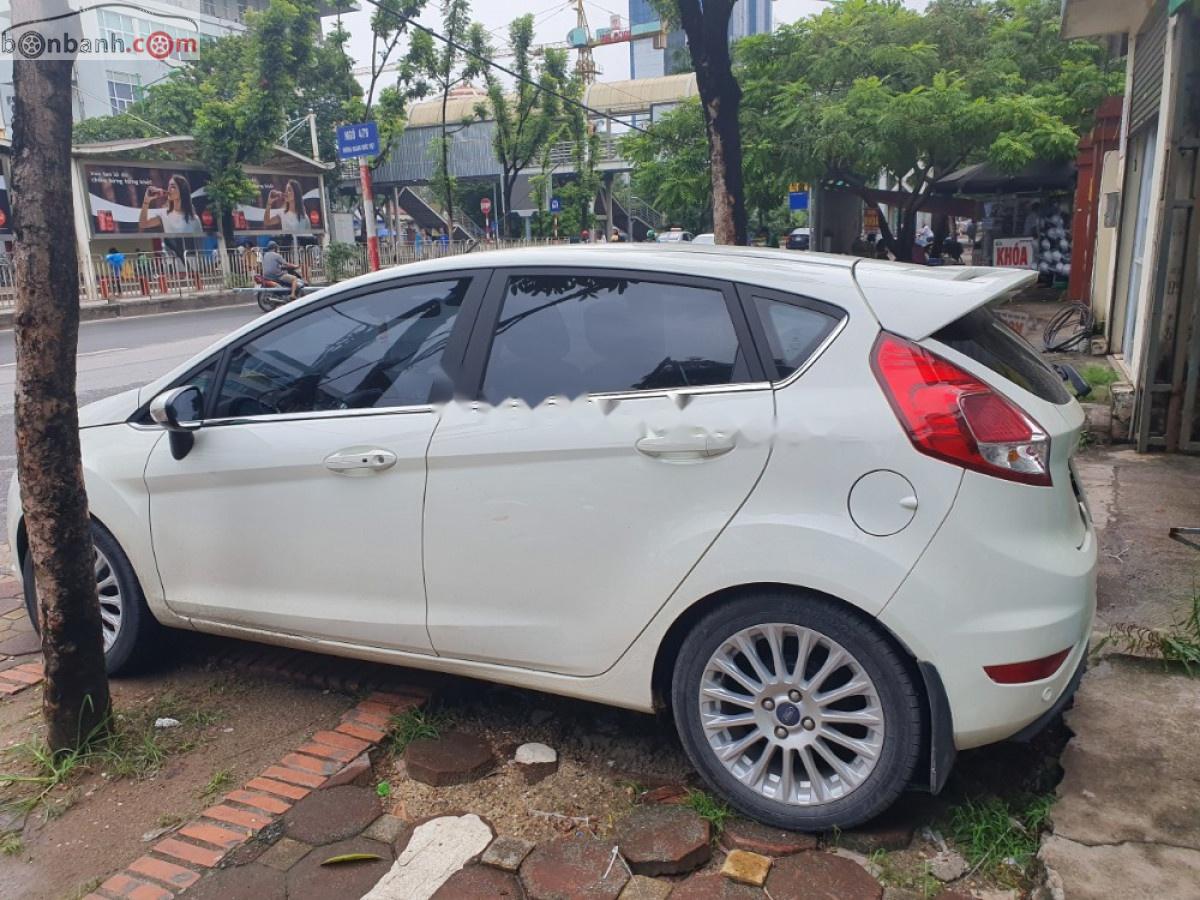 Ford Fiesta S 1.5 AT 2018 - Cần bán gấp Ford Fiesta S 1.5 AT đời 2018, màu trắng chính chủ, giá 550tr