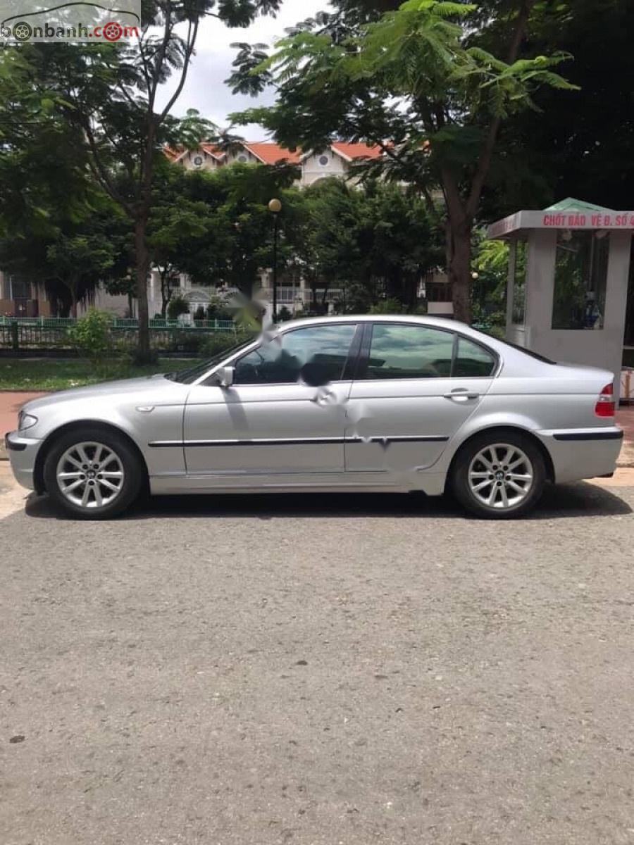 BMW 3 Series 318i 2005 - Bán BMW 3 Series 318i năm 2005, màu bạc, xe nhập, giá 260tr