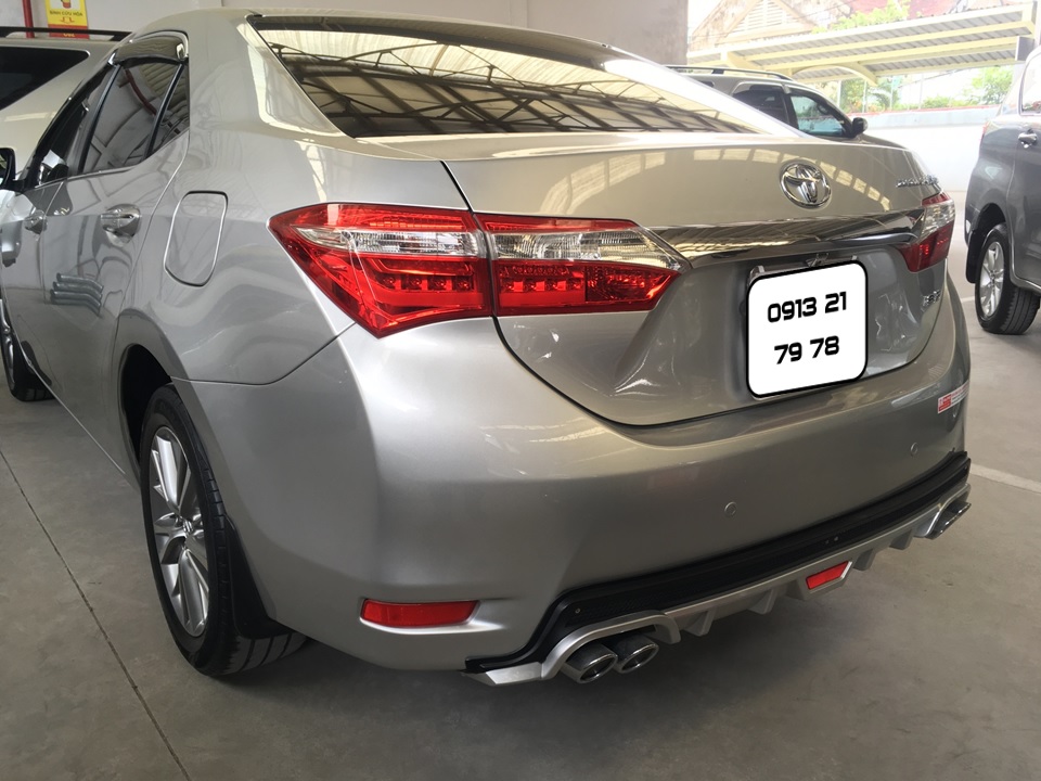 Toyota Corolla altis 1.8G 2015 - Bán ô tô Toyota Corolla altis 1.8G đời 2015, màu bạc, giá tốt