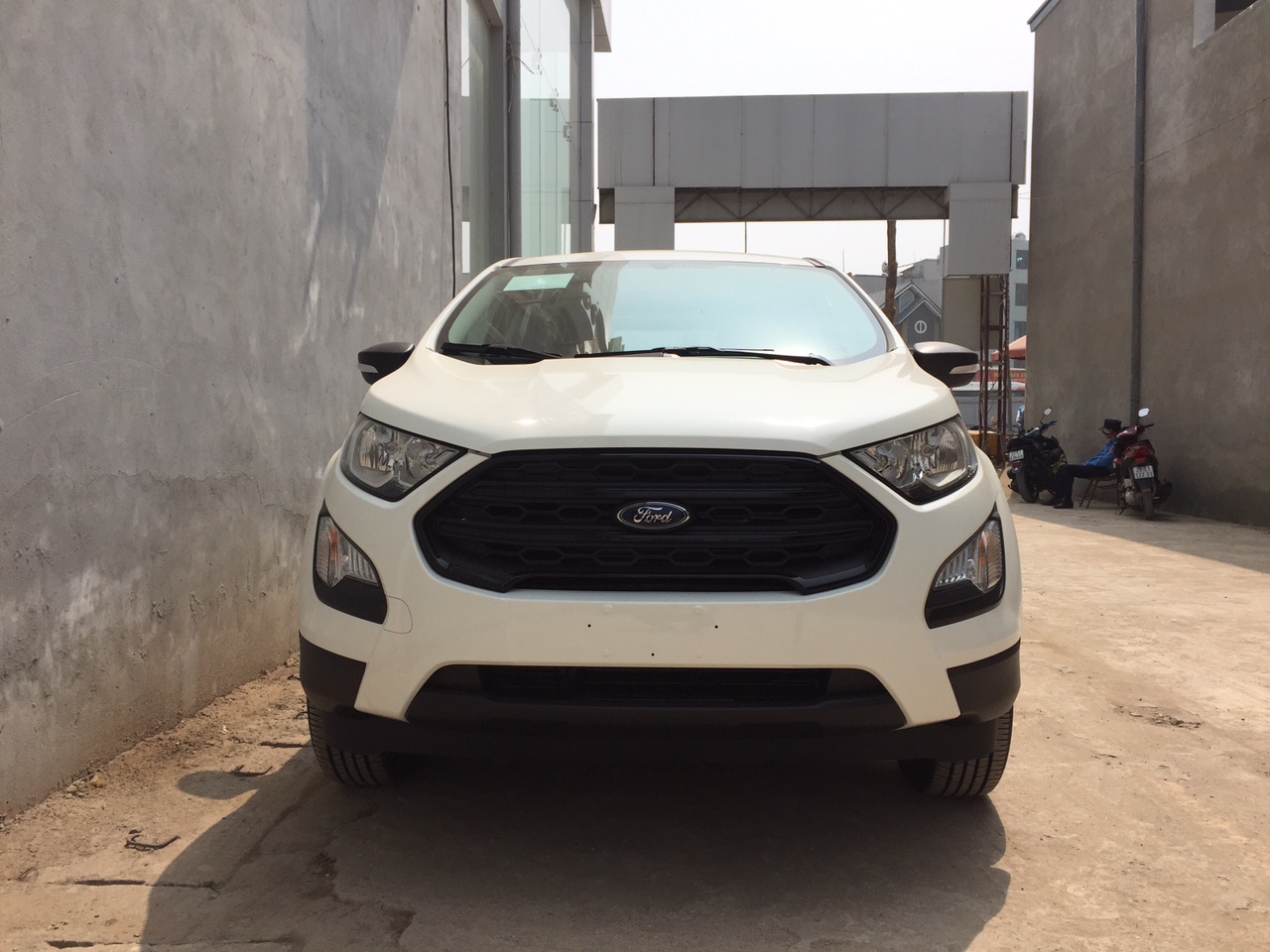Ford EcoSport Ambiente 1.5L MT 2019 - Cần bán xe Ford EcoSport Ambiente 1.5L MT đời 2019, màu trắng