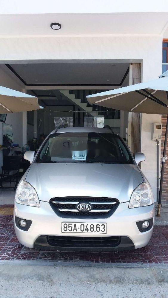 Kia Carens MT 2010 - Bán Kia Carens MT 2010, màu bạc xe gia đình