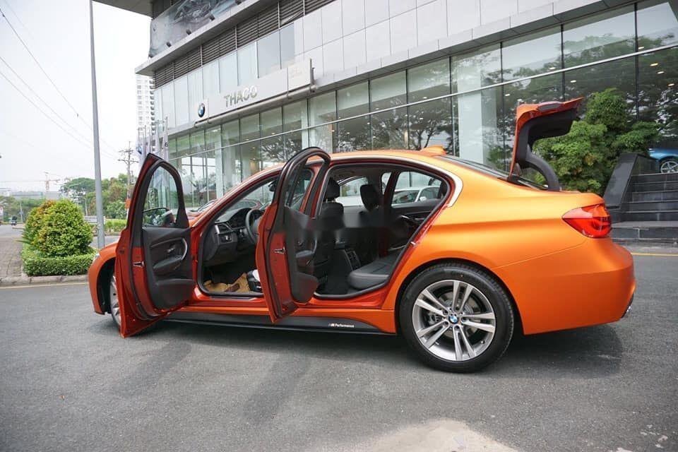 BMW 3 Series  320i   2018 - Cần bán lại xe BMW 3 Series 320i sản xuất năm 2018