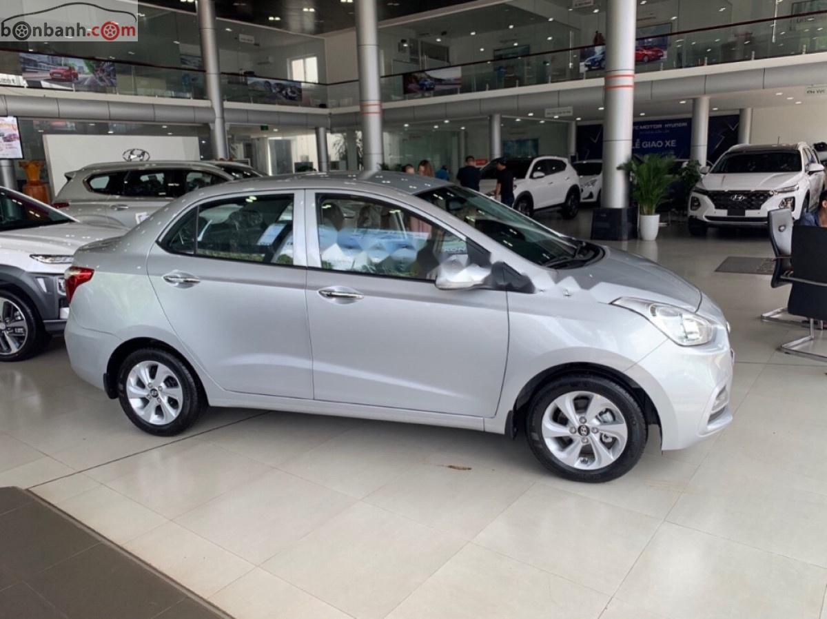 Hyundai Grand i10 2019 - Bán Hyundai Grand i10 1.2 AT năm sản xuất 2019, màu bạc, giá chỉ 415 triệu