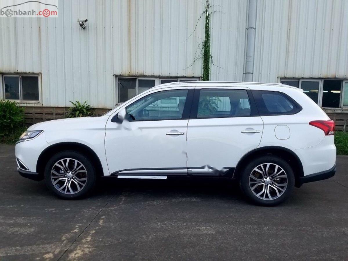 Mitsubishi Outlander 2018 - Cần bán Mitsubishi Outlander 2.0 CVT đời 2018, màu trắng, giá tốt