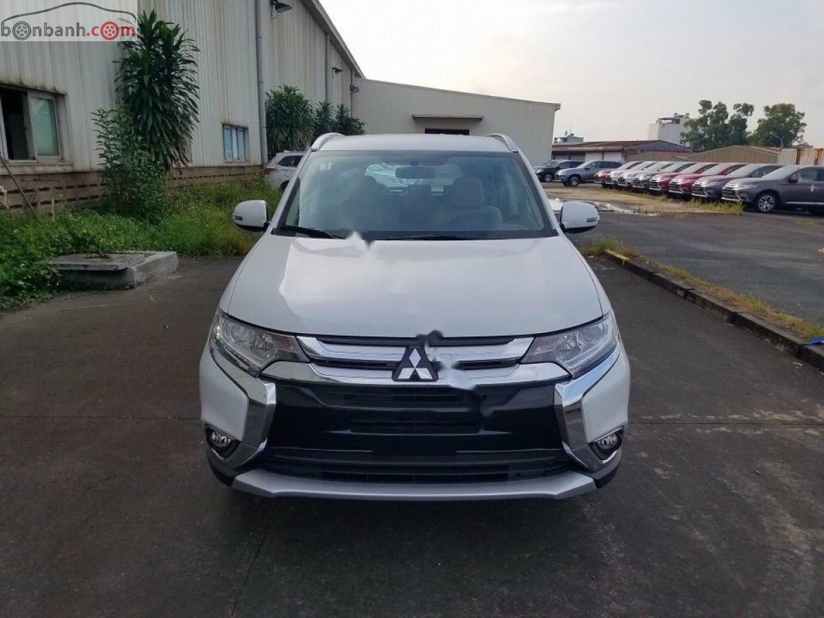 Mitsubishi Outlander 2018 - Cần bán Mitsubishi Outlander 2.0 CVT đời 2018, màu trắng, giá tốt